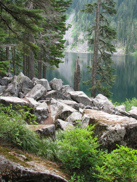 Mason Lake on the Way to Mount Defiance